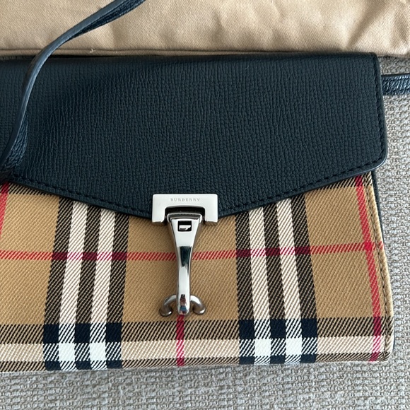 Burberry small cross body bag - Authentic - Picture 2 of 14